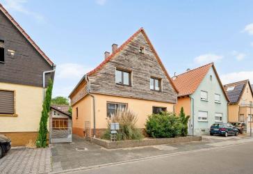 ***Gepflegtes Zwei- bis Dreifamilienhaus mit gr. Grundstück in Oberhausen-Rheinhausen***