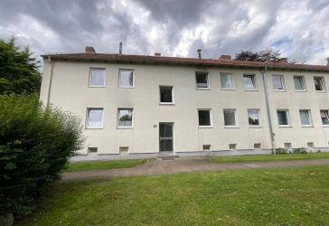 Frisch renovierte 2,5 Zimmer-Wohnung mit Tageslichtbad und Dusche