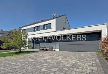 Modernes Einfamilienhaus in Feldrandlage - A+ Effizienz und Gartenidylle