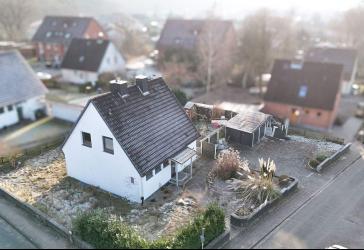 Teilmodernisiertes Einfamilienhaus mit Eckgrundstück!
