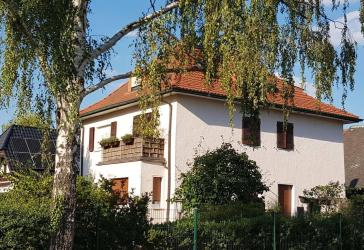 Vielseitiges Zweifamilienhaus in Lichterfelde mit drei Wohneinheiten, großer Terrasse und flexiblem Wohnkonzept