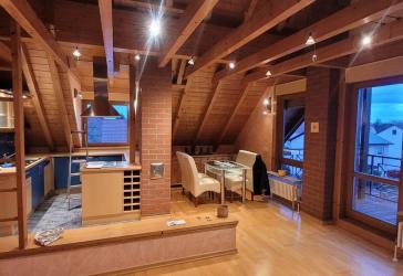 Dachgeschosswohnung mit eigenem Treppenhaus
