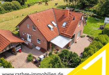 Hohenhorn: Charmantes Ein- bis Zweifamilienhaus in ruhiger Feldrandlange!
