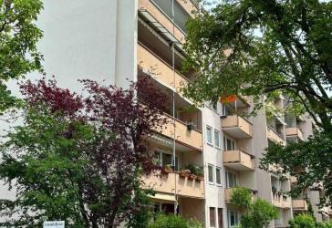 Ganz oben Wohnen! Gepflegte 4 Zi.-Whg mit Sonnenbalkon und Ausblick