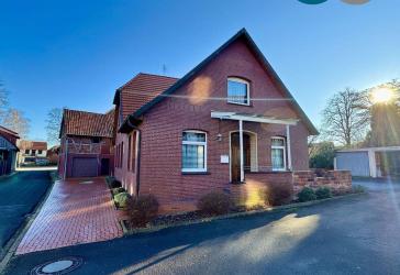 Zweifamilienhaus mit Scheune und vielseitigen Nutzungsmöglichkeiten in Leese!