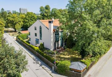 Architektur trifft Lebensqualität: Besonderes Reiheneckhaus in Bogenhausen-Englschalking