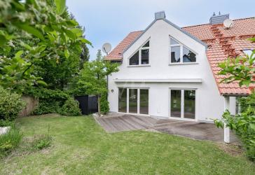 Großzügige lichtdurchflutete Doppelhaushälfte in naturnaher Lage mit EBK, Kamin & Einliegerapartment