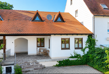 Sulzemoos - Wohnqualität trifft Flexibilität: Hochwertiges Haus mit vielseitigem Nutzungskonzept
