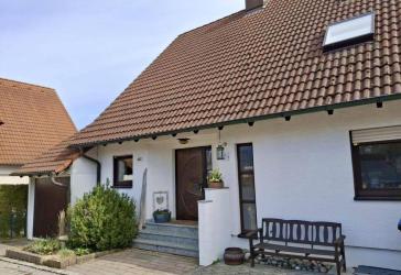 Gepflegte Doppelhaushälfte mit Einliegerwohnung in ruhiger Ortsrandlage von Ulm-Mähringen