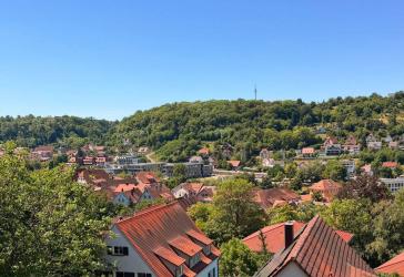Top-Lage mit Blick auf Haller Altstadt und großem Garten