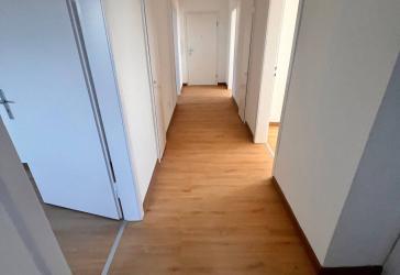 1 NKM FREI: Moderne 4-Zimmer-Wohnung mit Tageslichtbad und viel Helligkeit