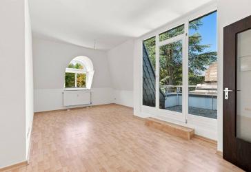 Helle 2-Zimmer-Dachgeschosswohnung mit Balkon - Stadtvilla in Lichterfelde