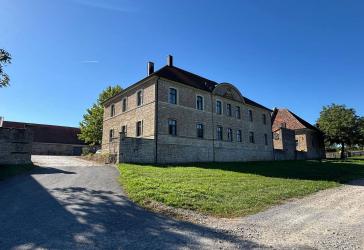 Helle 4 Zimmer Wohnung mitten in den Weinbergen