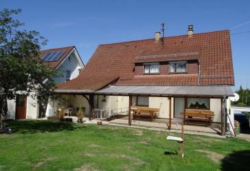 Vielfältig nutzbares Wohnhaus mit großer Terrasse und tollem Garten