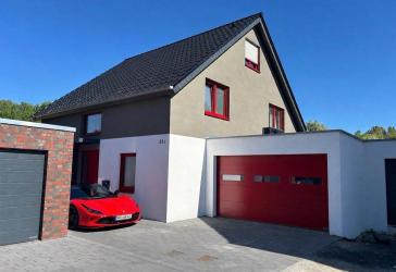 Farbenfrohes Einfamilienhaus (Bj. 2024) mit moderner Technik, Pool, Sauna, Jacuzzi und großer Garage