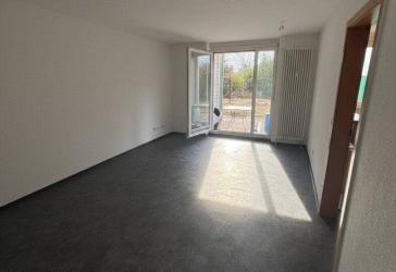 Helle 2-Zimmer-Terrassenwohnung WN-Neustadt mit Garten & Stellplatz, von privat