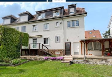 VON POLL - OBERURSEL: Gepflegtes Zweifamilienhaus in begehrter urbaner Toplage von Oberursel