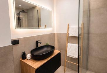 Hochwertigkern sanierte 3 ZKB Wohnung mit Loggia und Stellplatz -provisionsfrei-