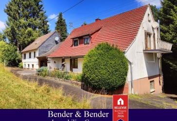 Zweifamilienhaus mit angrenzendem Waldgrundstück in idyllischer Ortsrandlage!