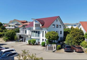 Attraktives Mehrfamilienhaus mit 3 Wohneinheiten und außergewöhnlicher Architektur in Rottweil