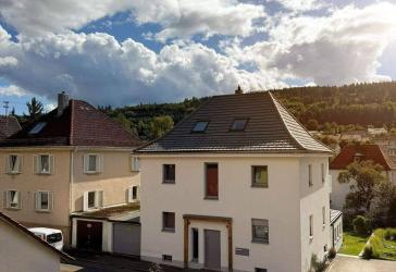 Modernes Dreifamilienhaus mit 3 Wohneinheiten, Garten & hochwertiger Ausstattung
