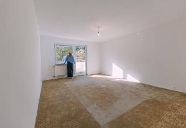 Sofort frei: Helle 3-Zimmer-Wohnung mit Westloggia ins Grüne, Aufzug und TG-Stellplatz