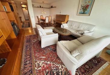 Schöne 3,5-Zimmer-Wohnung in gefragter Lage von Eislingen mit sonnigem Balkon, TG-Platz und EBK!