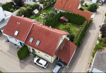Energieeffiziente Doppelhaushälfte mit verglaster Veranda, Garten und Sauna