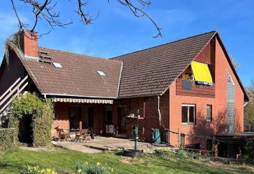 Provisionsfrei: Großes EFH + Einliegerwohnung, 1.600 m 2 Grundstück