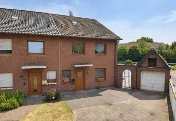 Außergewöhnliches Reihenendhaus mit Fahrstuhl, Garten und Garage.