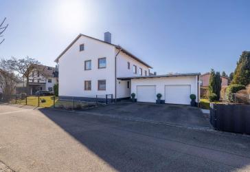 PROVISIONSFREI - Top modernisiertes 3-Parteienhaus mit Garten in hervorragender Lage