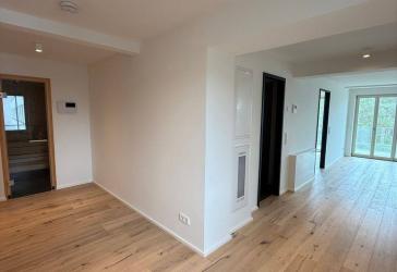 Einzigartige 3,5-Zimmer-Wohnung mit privater Sauna, Balkon und Meerblick!