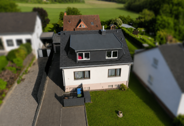 Gepflegtes 3-Familienhaus mit umfangreichen Sanierungen