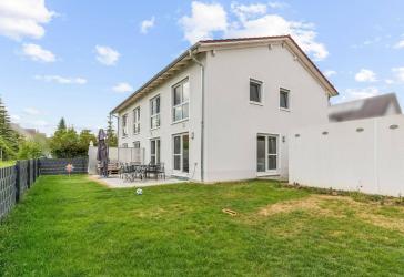 Neuwertige moderne Doppelhaushälfte vermietet in Tegernheim