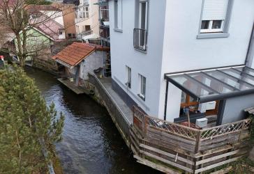 Wohnen mit Wellnessgefühl - Sauna trifft Bachidylle