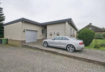 Gepflegtes Einfamilienhaus mit Teilkeller, Sauna und Garage in Wildeshausen