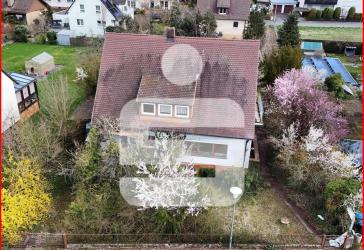 Großzügiges Einfamilienhaus mit großem Grundstück - viel Potenzial!