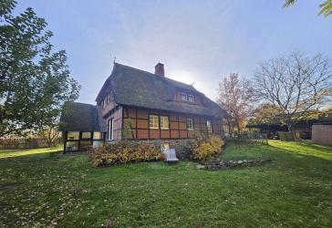Landhaus mit Wintergarten und viel Nebengelaß wahlweise mit 2,8ha Wald dahinter