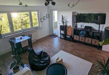sanierte 3-Zimmerwohnung mit sonnigem Balkon & Stellplatzmöglichkeit??