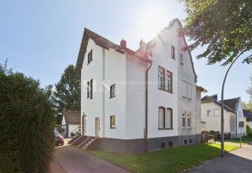 Modernisiert mit Charakter - bereit für neue Wohnträume auf großzügigem Grundstück