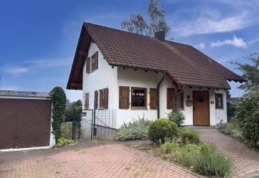 Gemütliches EFH mit Garage!
