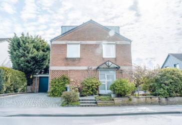 Modernisiertes freistehendes Einfamilienhaus mit 8 Zimmern und Gartenidylle in Leverkusen