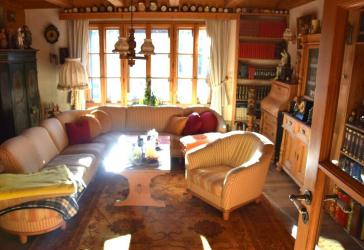 Exklusives ZWEI/MEHRPARTEIENHAUS im Landhausstil: moderne Technik, einzigartiges Anwesen