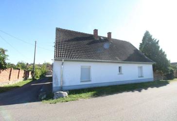 Sofort verfügbar: 5-Zi.-EFH und separates Baugrundstück in Milzau