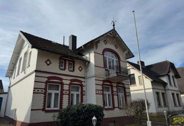 Vom Dornröschenschlaf zum Traumhaus - großzügiges Zweifamilienhaus mit Perspektive