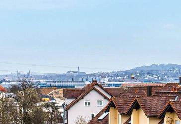 Sofort freie renovierte Wohnung mit Balkon, Domblick und Garage. 5% Rendite möglich. Ohne Makler.