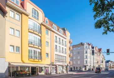 Lichtdurchflutete Büro- und Praxisräume mit Aufzug im Haus