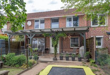 Gemütliches Wohnen in attraktiver Siedlungslage mit Garten und Carport