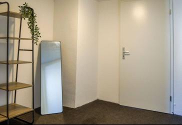 Großes möbliertes WG-Zimmer (25 m²) – All-Inclusive inkl. WLAN