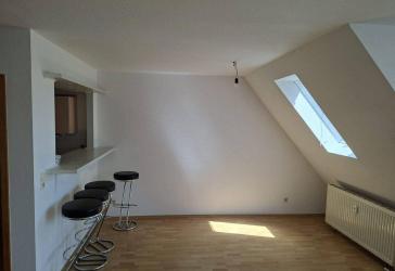 Lichtdurchflutete 2-Zimmer-Wohnung mit Süd-Balkon in Herrenberg-Oberjesingen
